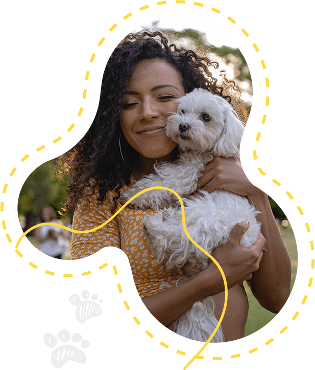 Pet parent talking to an online veterinarian for pet health advice via Chotaboss